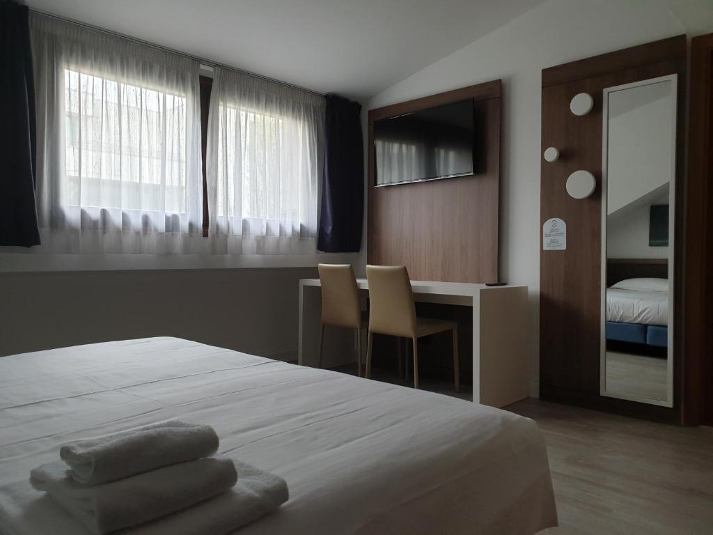 Posteľ alebo postele v izbe v ubytovaní Albergo Delle Alpi