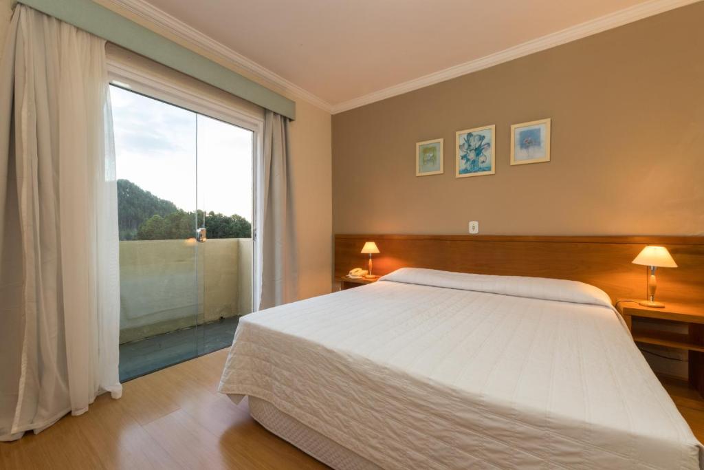  Hotel Parque das Flores