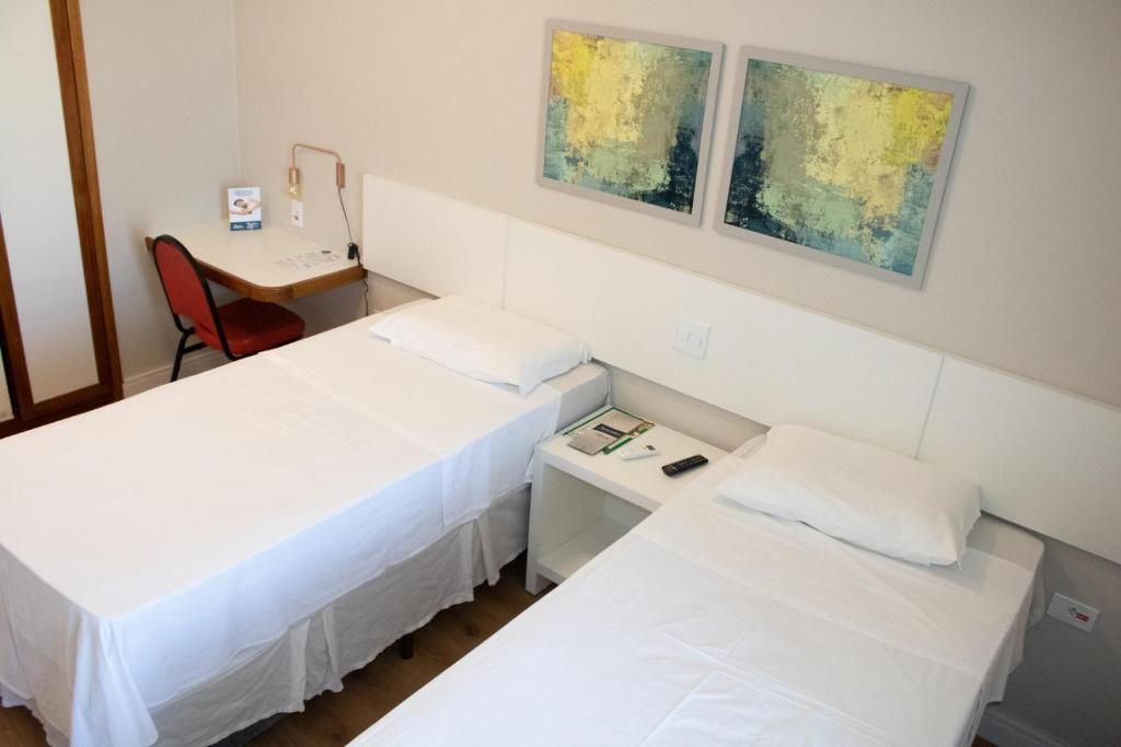 Postel nebo postele na pokoji v ubytování Antonius Imperial Hotel