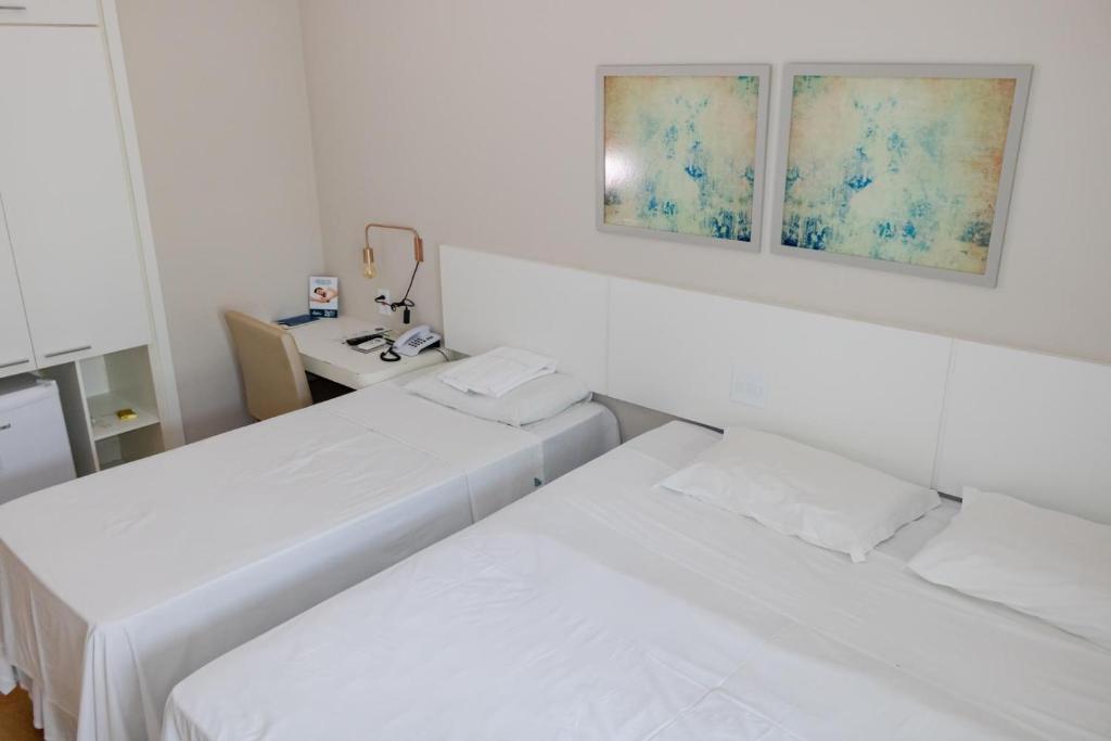 Postel nebo postele na pokoji v ubytování Antonius Imperial Hotel