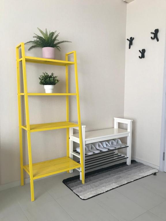 Palanda nebo palandy na pokoji v ubytování Blu Condo (Chaam - Huahin)
