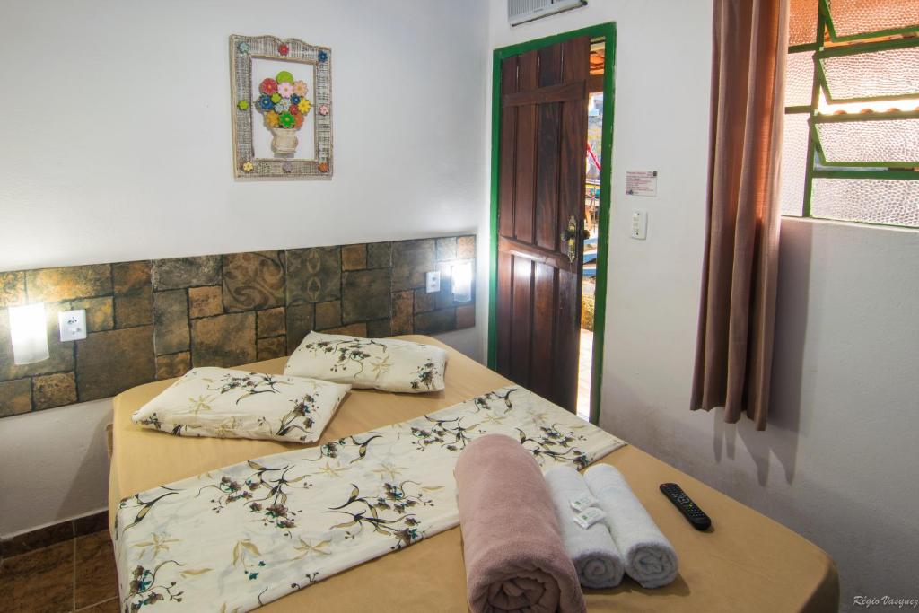 Postel nebo postele na pokoji v ubytování Pousada Casa do Rio Hostel - 8 min do Centro Hístorico - Passeio de Barco com saída da Pousada -Pago a parte- Perto das Praias e Beira Rio