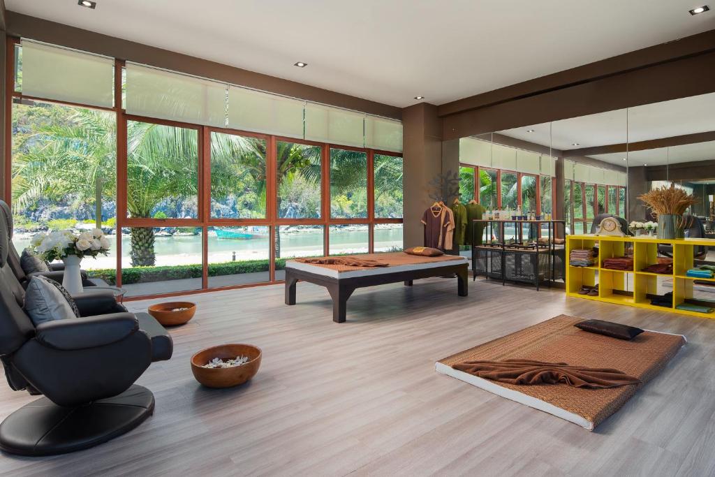 Bazén v ubytování La Isla Pranburi Beach Resort nebo v jeho okolí