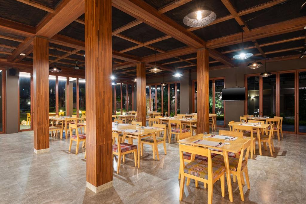 Restaurace v ubytování La Isla Pranburi Beach Resort