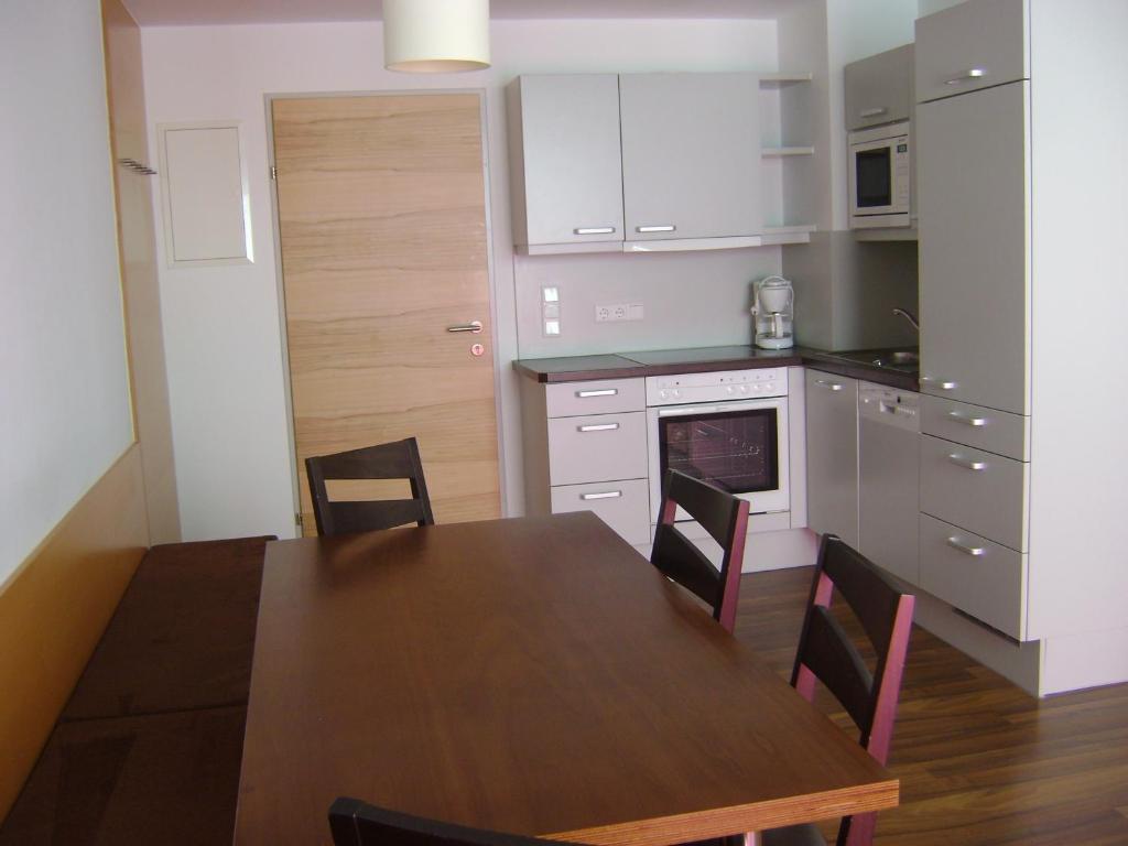 Kuchyňa alebo kuchynka v ubytovaní Almandin Apartments