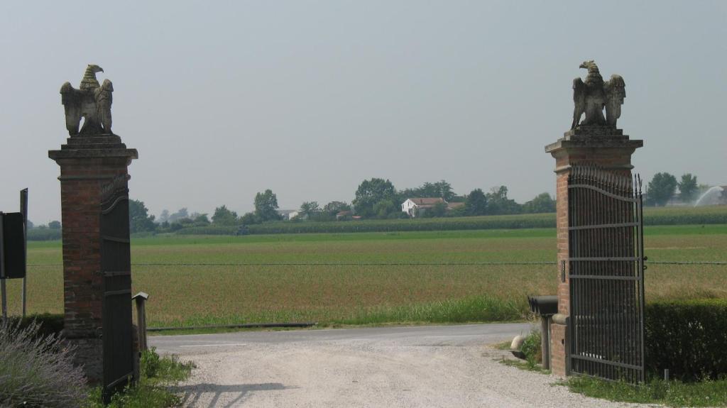 A local landmark close to a vidéki vendégházakat