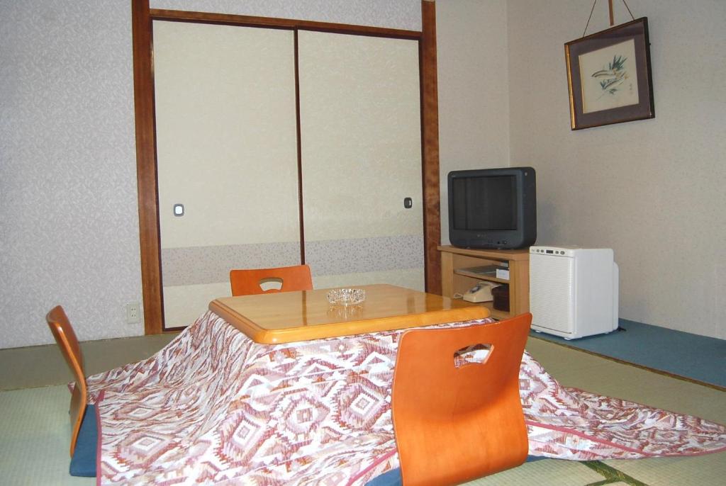 TV a/nebo společenská místnost v ubytování Ito Station Hotel