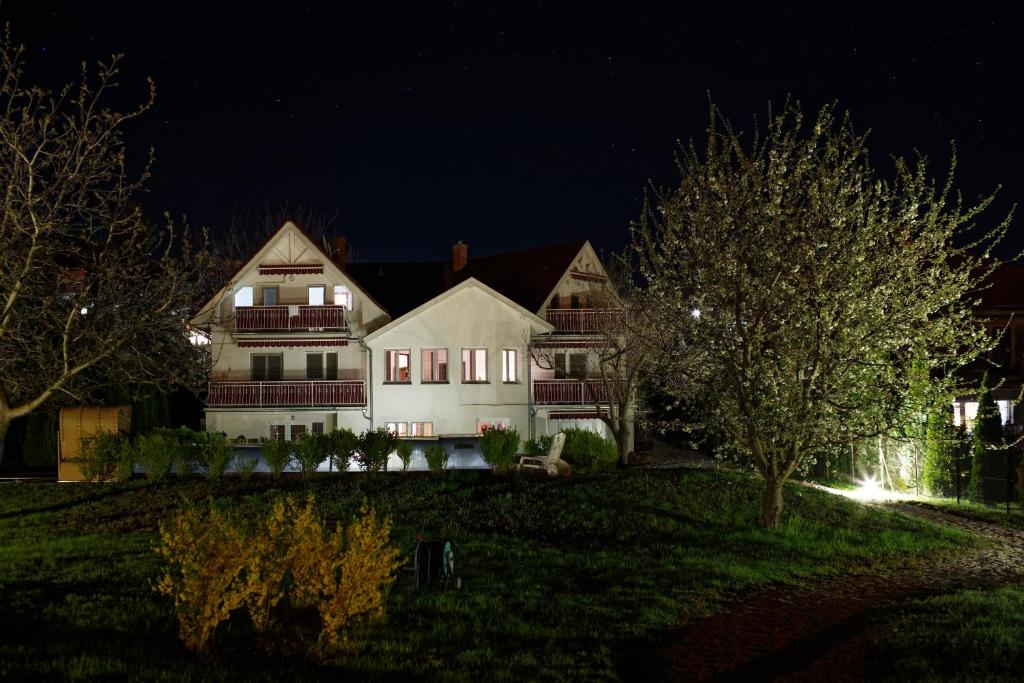 Vonkajšia záhrada v ubytovaní Villa Astoria