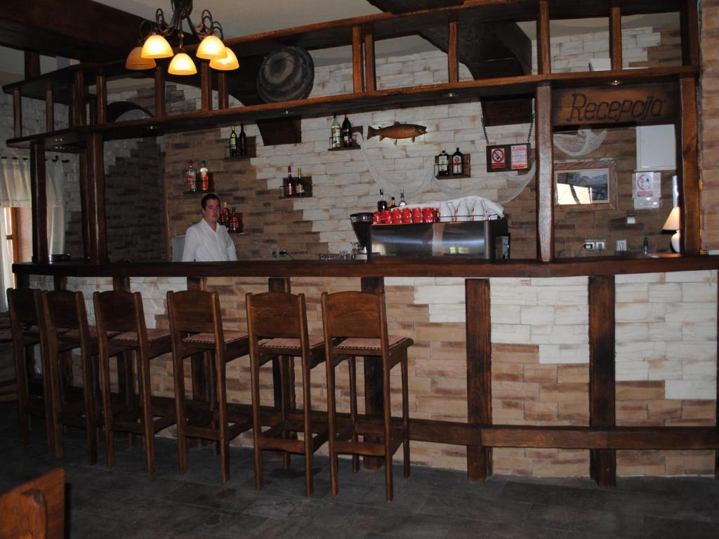 Lounge nebo bar v ubytování Hotel Gacka