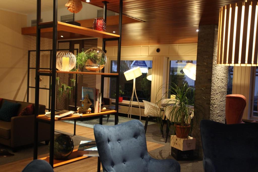 Posezení v ubytování Hotel Knaus am Hafen