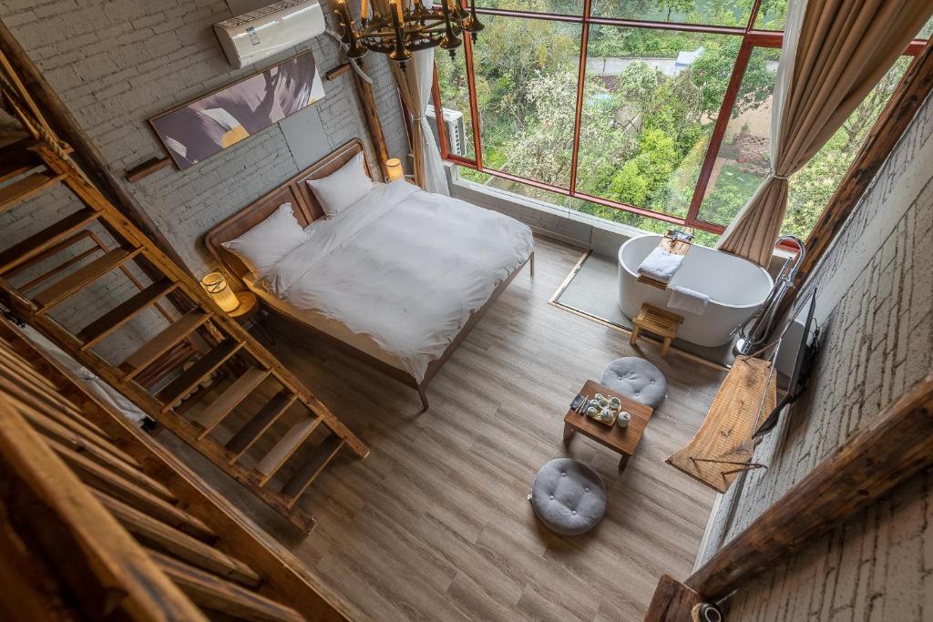 Postel nebo postele na pokoji v ubytování Autumn Inn