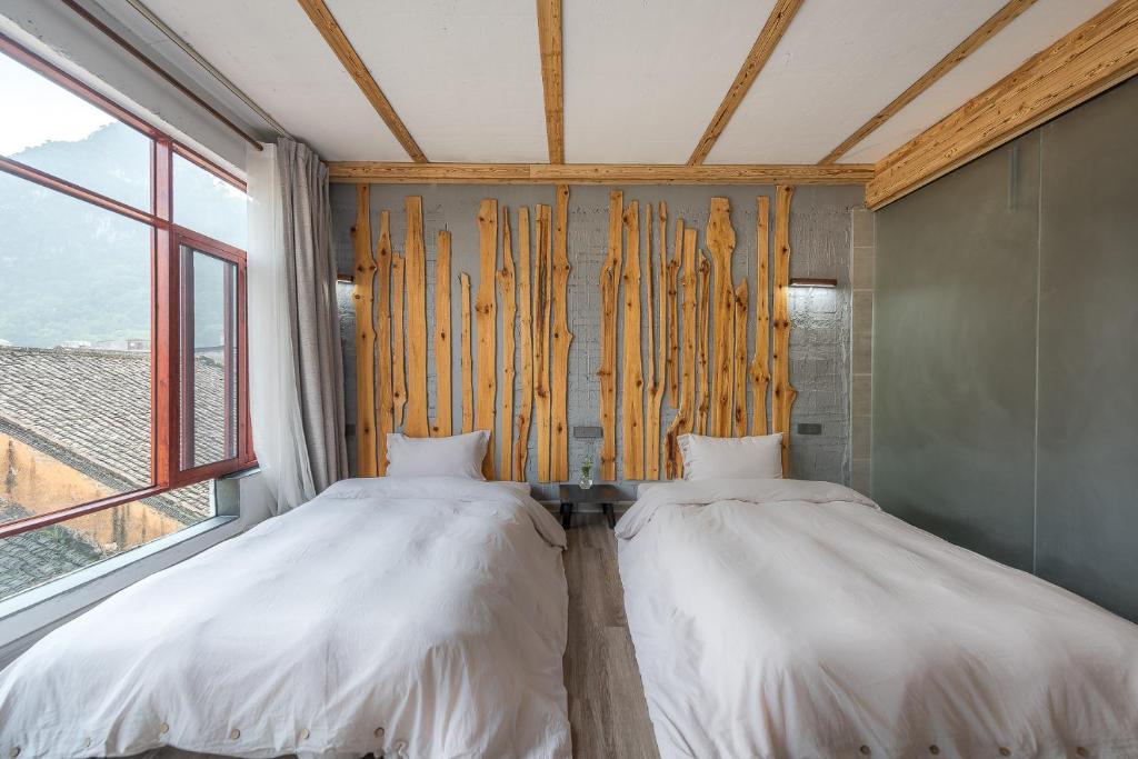 Postel nebo postele na pokoji v ubytování Autumn Inn