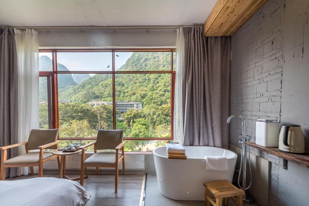 Postel nebo postele na pokoji v ubytování Autumn Inn
