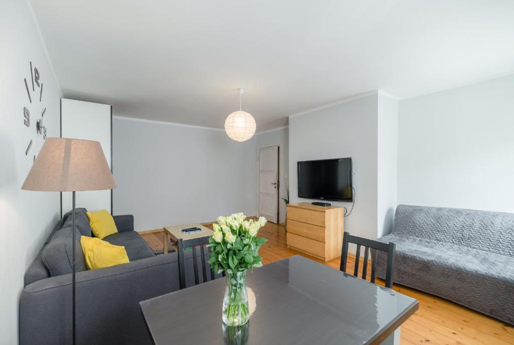 Televízia a/alebo spoločenská miestnosť v ubytovaní Hello Apartments Złota Brama - Old Town