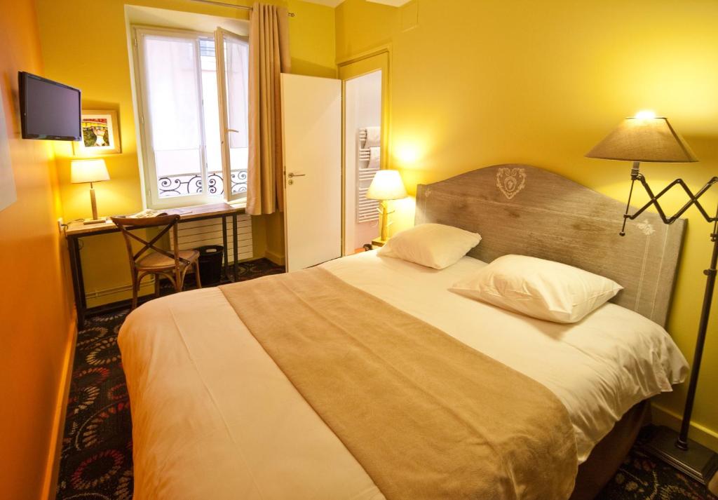 Postel nebo postele na pokoji v ubytování Le Kléber Hôtel