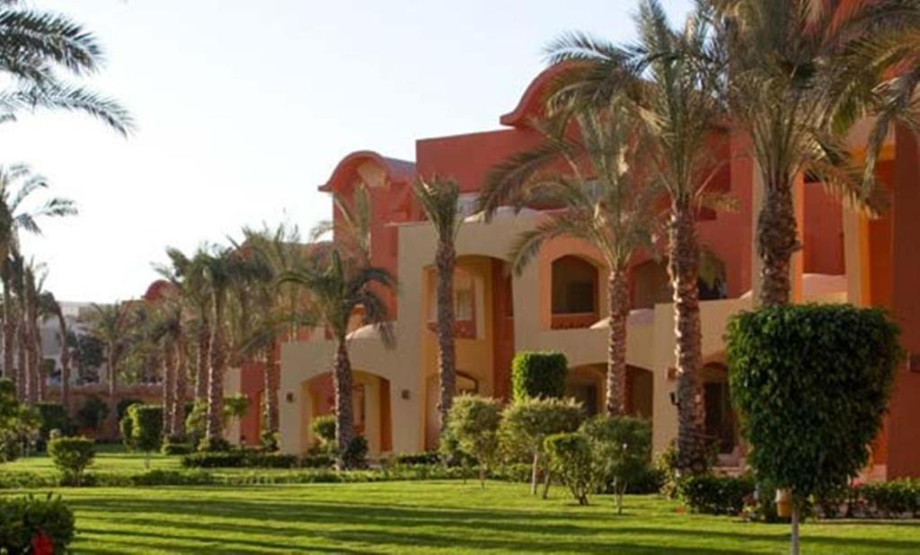 A garden outside Sharm Grand Plaza Resort - Families and Couples Only
