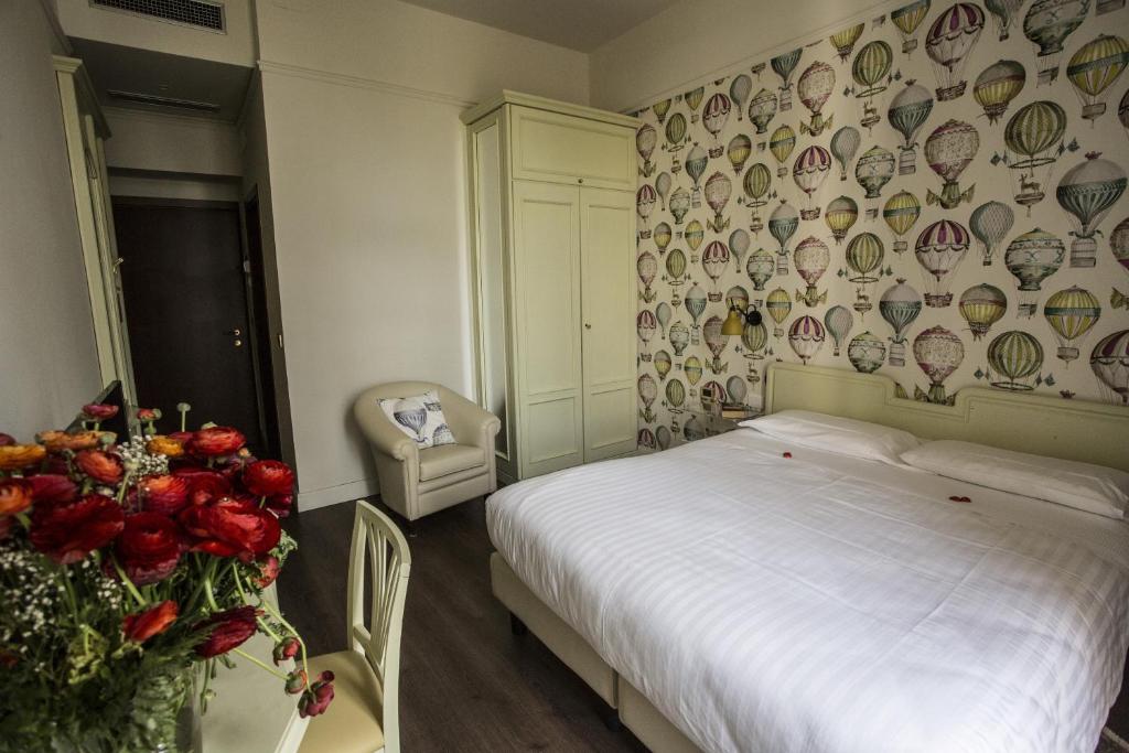 Łóżko lub łóżka w pokoju w obiekcie Lolli Palace Hotel