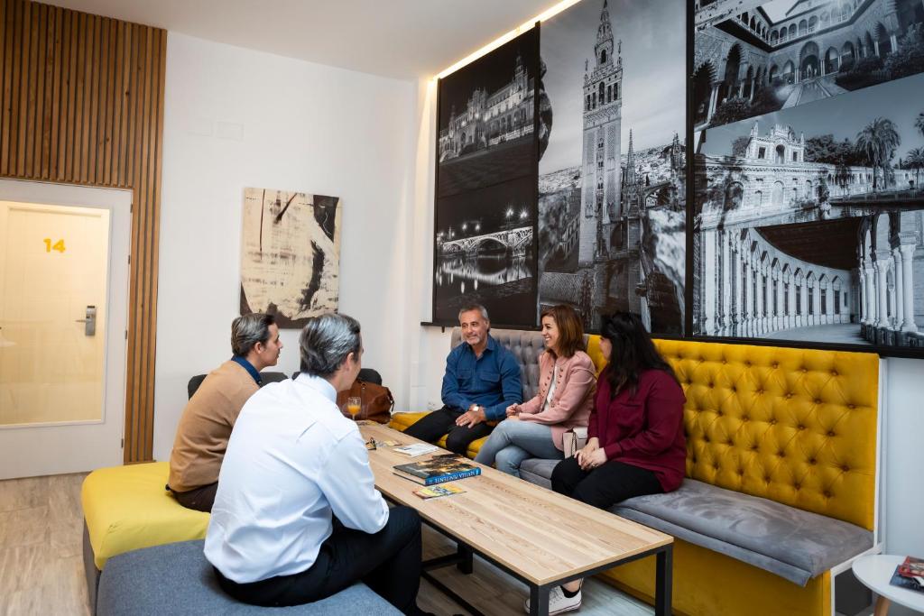 Basic Hotel Sevilla Catedral - Resim 21