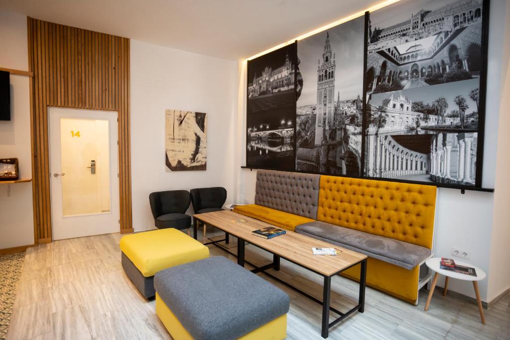 Basic Hotel Sevilla Catedral - Resim 23