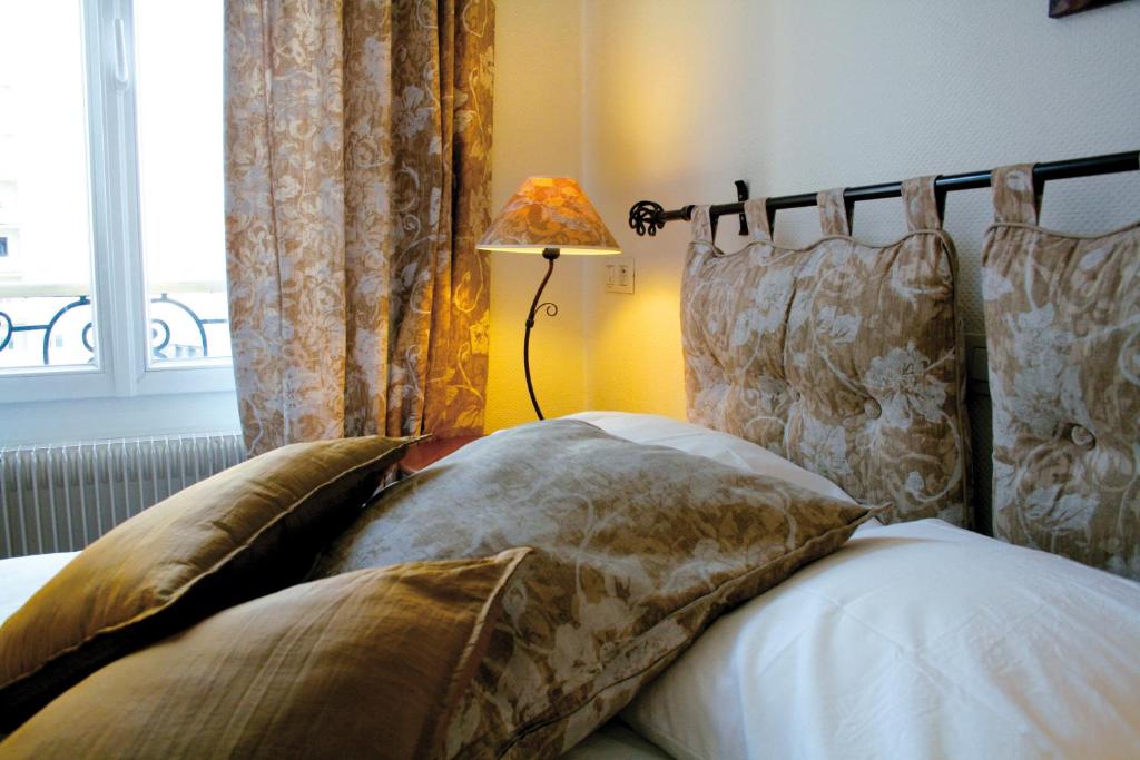 Postel nebo postele na pokoji v ubytování Le Kléber Hôtel
