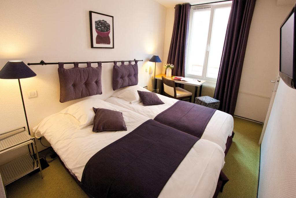 Postel nebo postele na pokoji v ubytování Le Kléber Hôtel