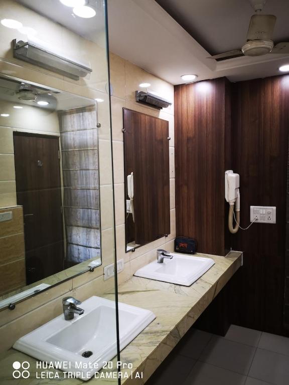 Koupelna v ubytování Hotel PK Residency