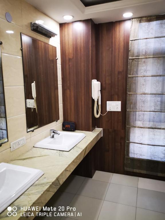Koupelna v ubytování Hotel PK Residency