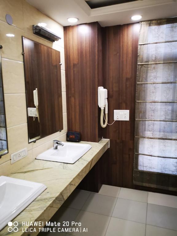 Koupelna v ubytování Hotel PK Residency