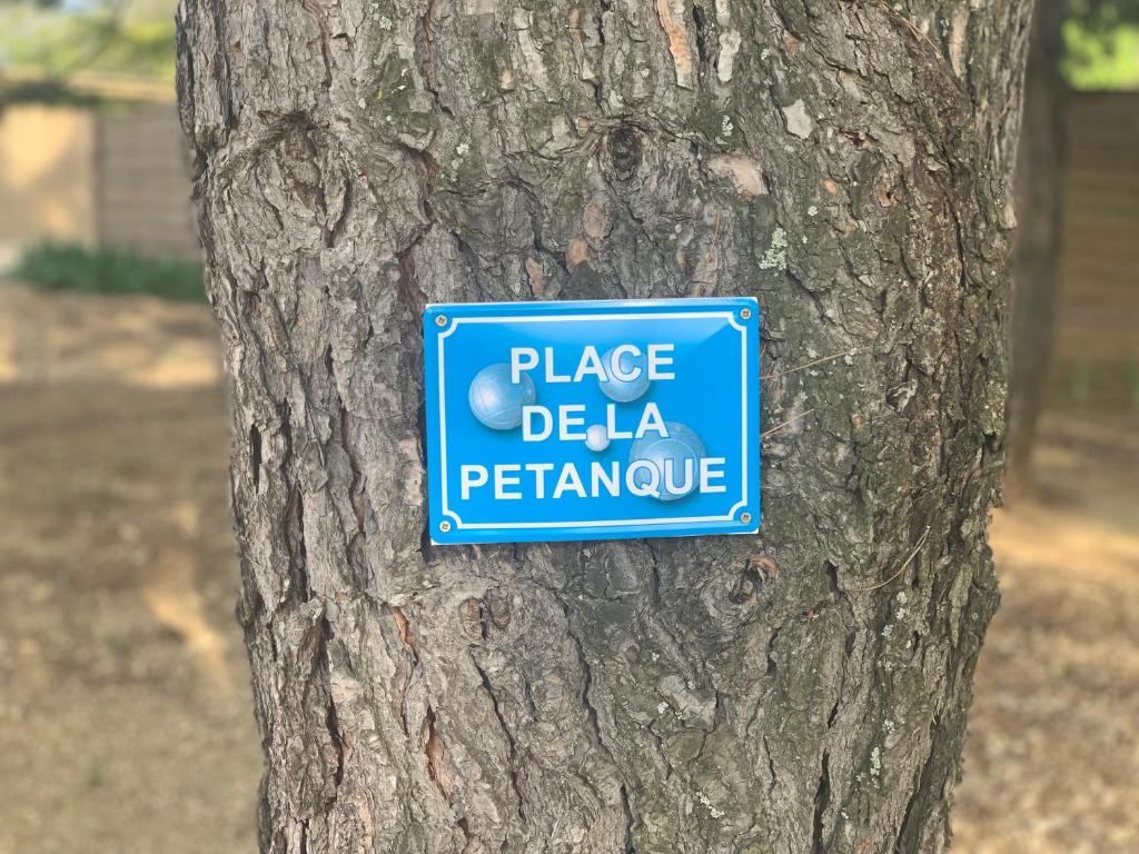 Certifikát, hodnocení, plakát nebo jiný dokument vystavený v ubytování Domaine Des Écureuils