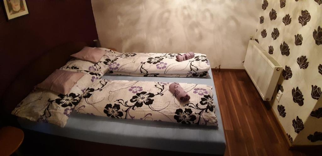Postel nebo postele na pokoji v ubytování apartmán ve mlejně