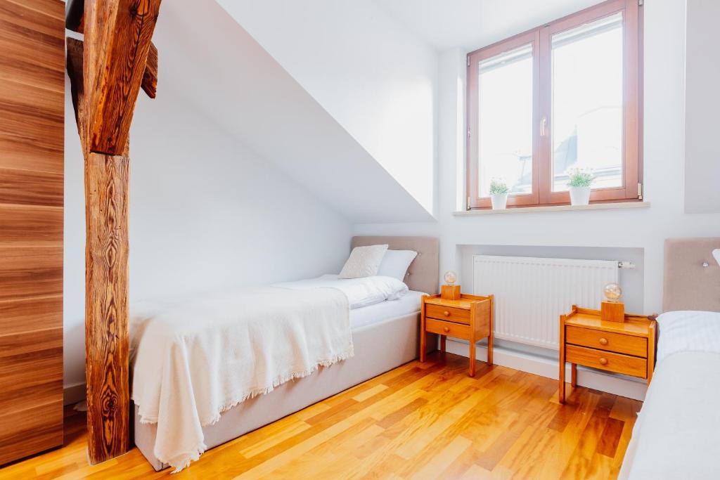 Posteľ alebo postele v izbe v ubytovaní Atticus Apartments