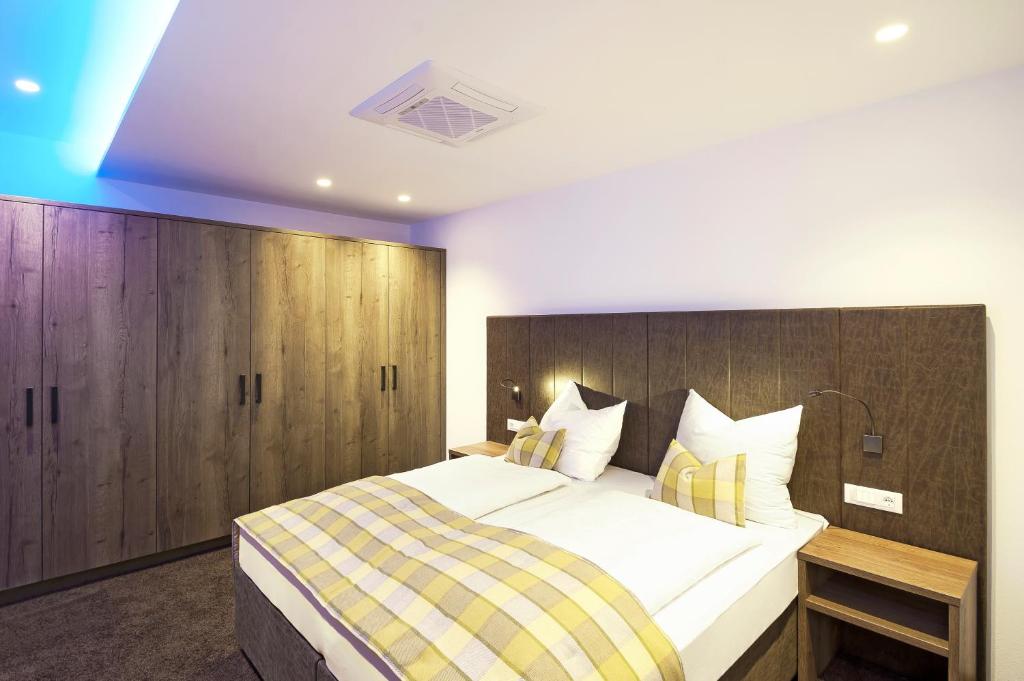 Posteľ alebo postele v izbe v ubytovaní Hotel Sonnenhof