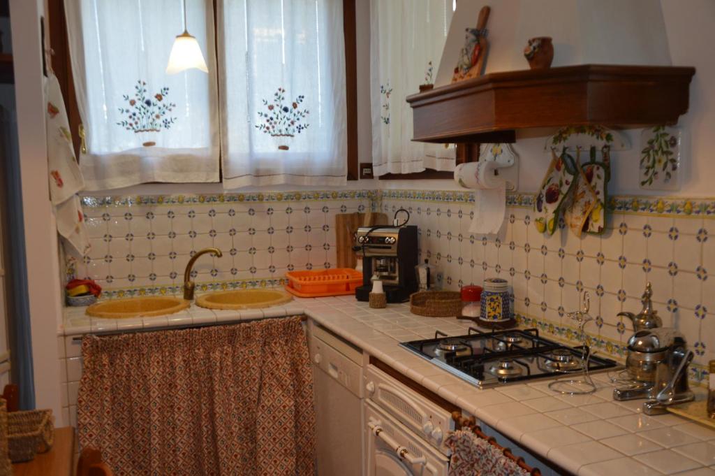 Kuchyň nebo kuchyňský kout v ubytování Villa Matilde