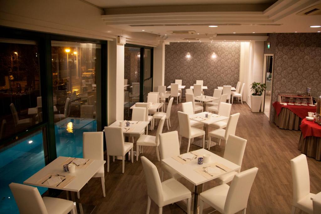 Posezení v ubytování Hotel Montecarlo - Vista Mare con Piscina & Area Fitness