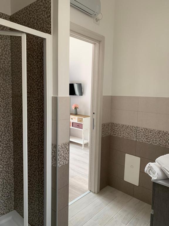 a bathroom with a shower with a glass door at B&B Il Crepuscolo - Pompei in Pompei