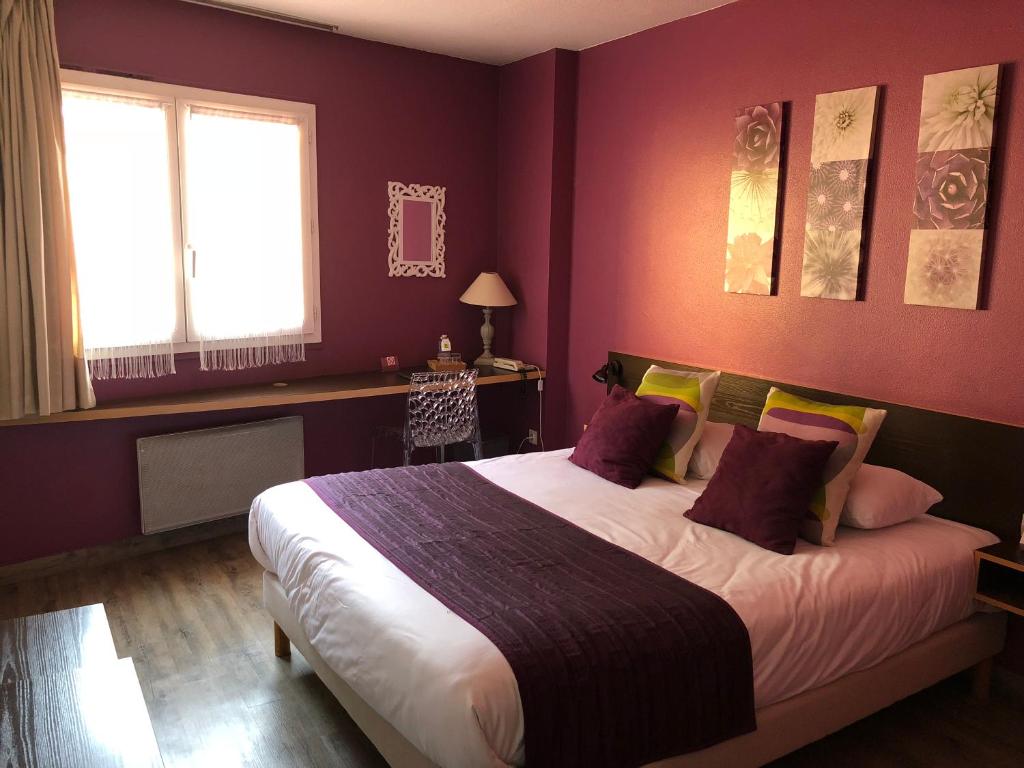 Postel nebo postele na pokoji v ubytování Hôtel Burnichon