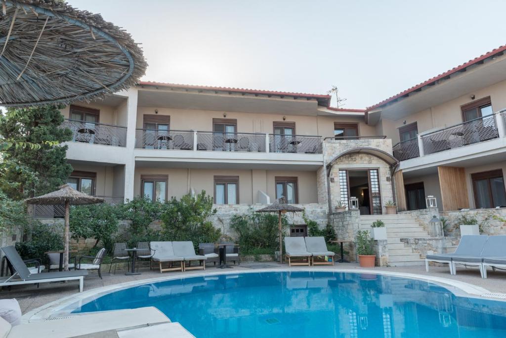 Bazén v ubytování Stamos Hotel nebo v jeho okolí