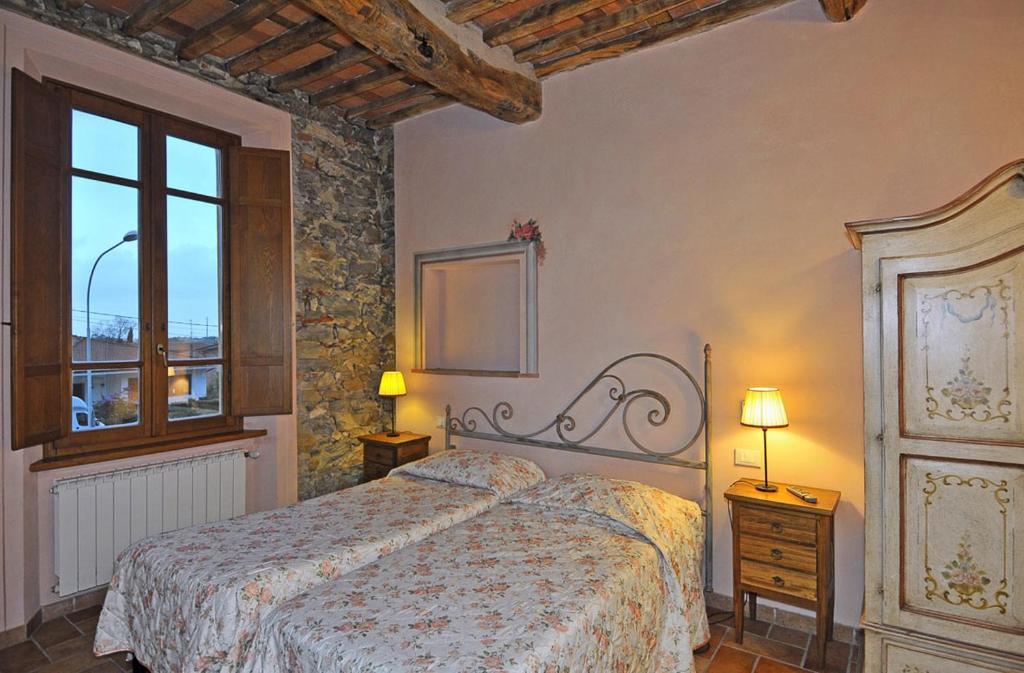 A bed or beds in a room at Le Ginestre B & B