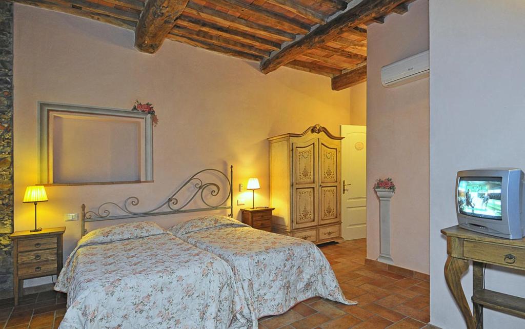 A bed or beds in a room at Le Ginestre B & B