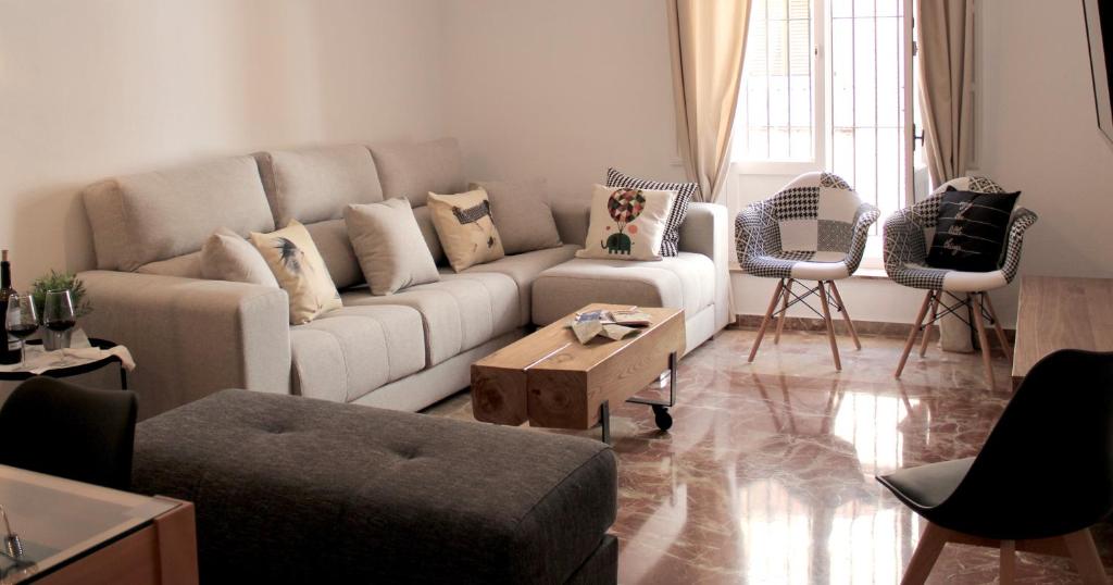Posezení v ubytování GATU PREMIUM Villa Aramburu, " Preferente mayores de 25 años y familias "