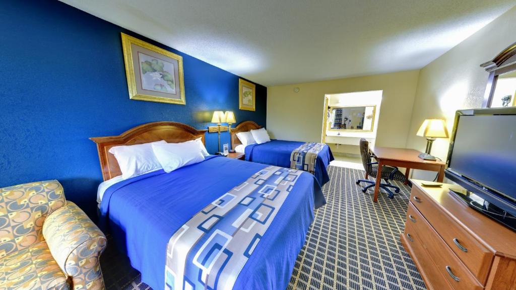 Dahlonega Mountain Inn - Double Room With Two Double Beds