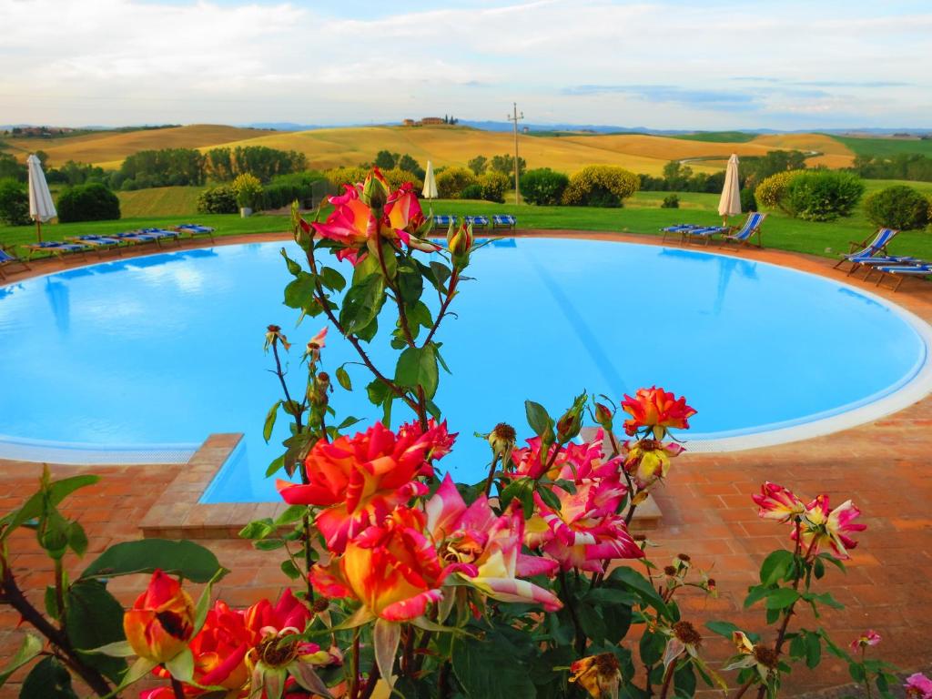 Bazén v ubytování Agriturismo Fattoria Di Corsano nebo v jeho okolí