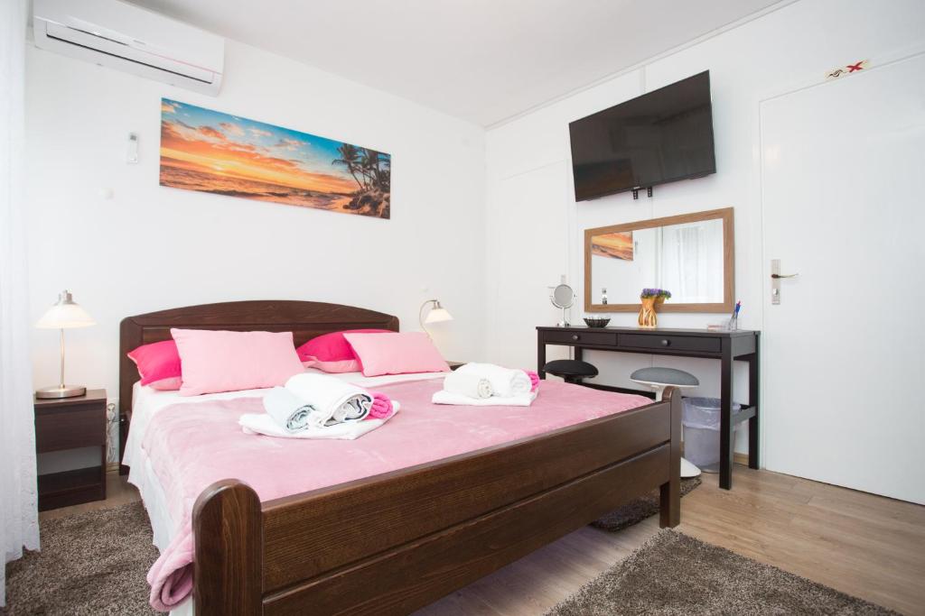 Postel nebo postele na pokoji v ubytování Apartmani Maras