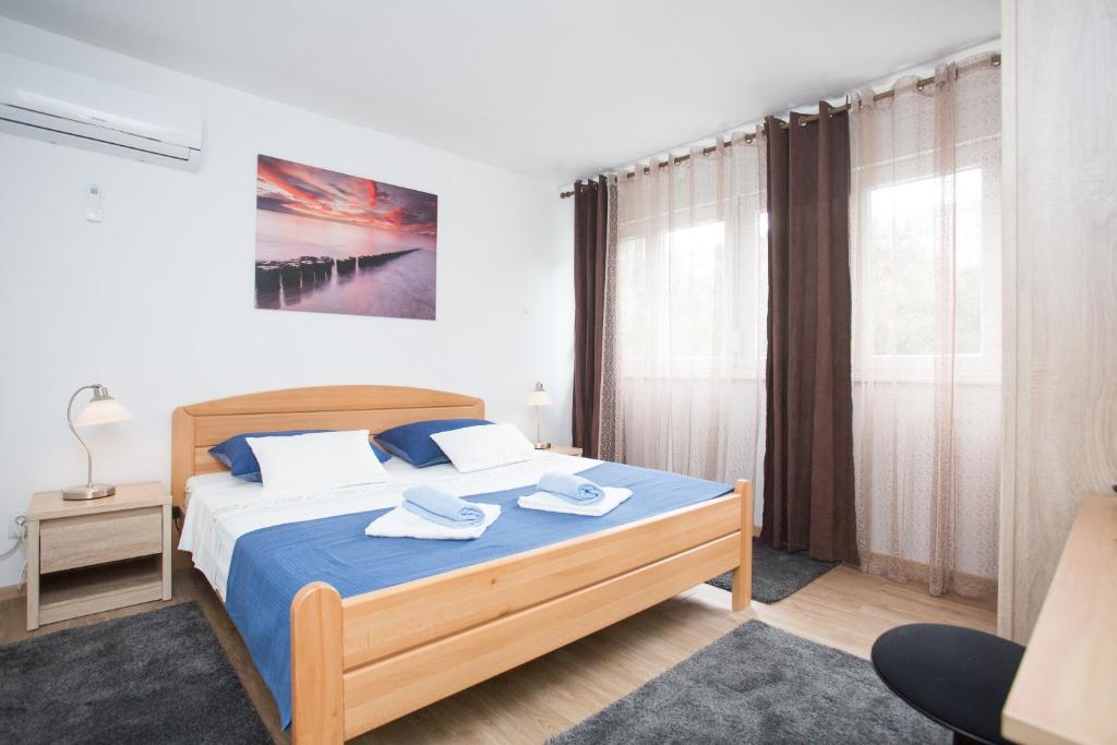 Postel nebo postele na pokoji v ubytování Apartmani Maras