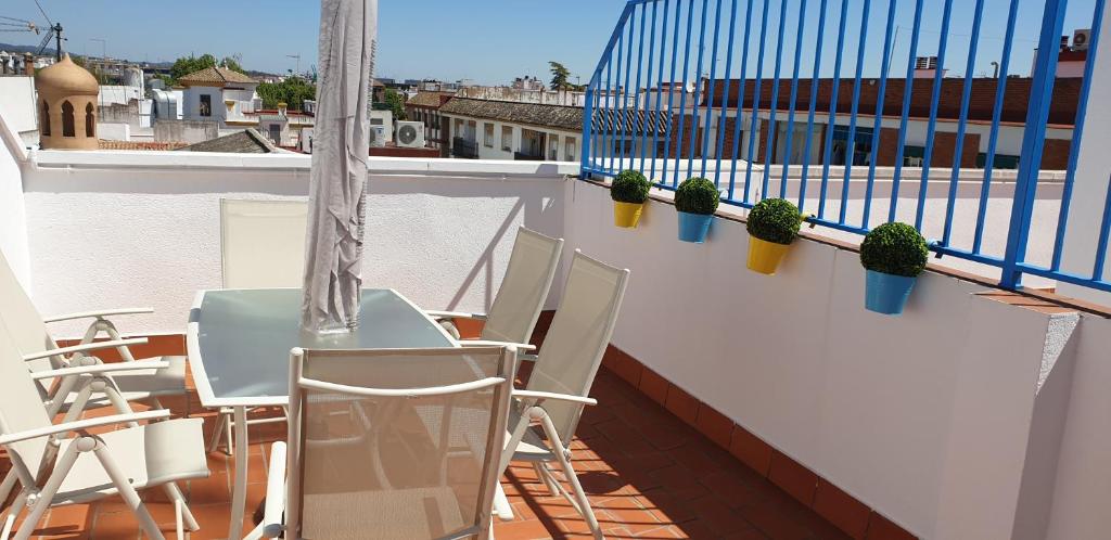 a balcony with a table and chairs on a roof at CONFORT CORDOBA CENTRO II in Córdoba