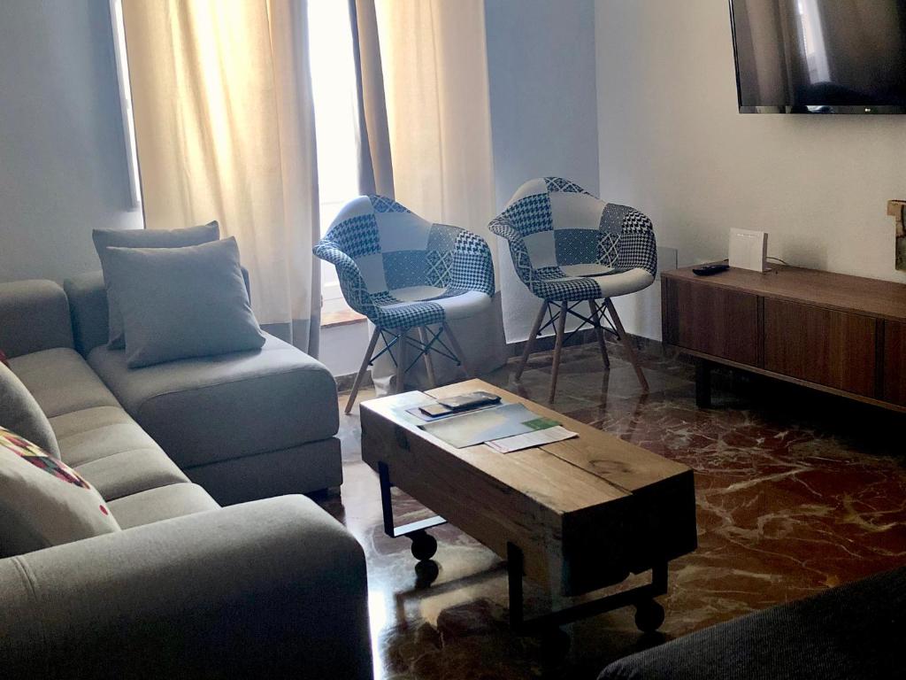 TV a/nebo společenská místnost v ubytování GATU PREMIUM Villa Aramburu, " Preferente mayores de 25 años y familias "
