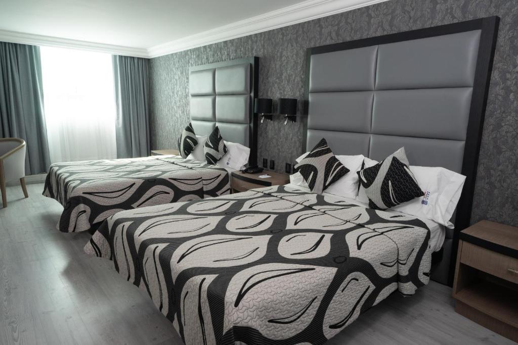 Voodi või voodid majutusasutuse Hotel Monaco toas