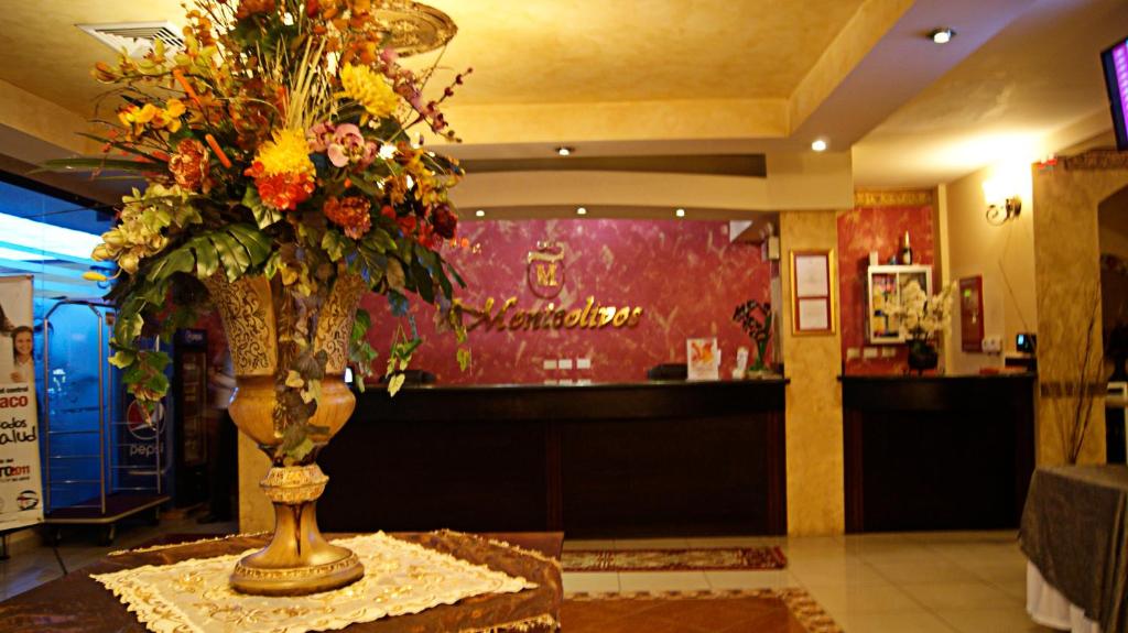 El vestíbulo o zona de recepción de Hotel Monteolivos