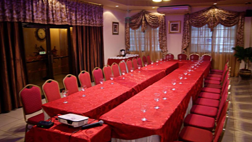 Zona business o sala de conferencias en Hotel Monteolivos