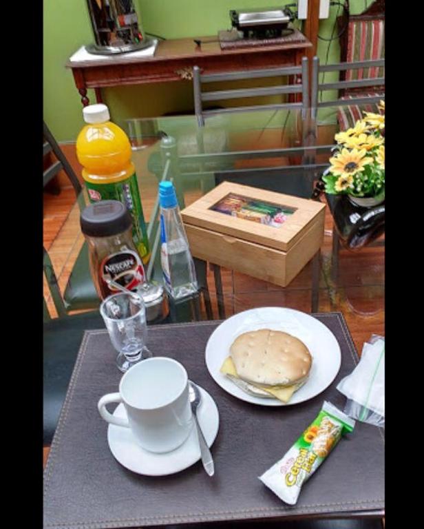 Jídlo v hostelu nebo okolí